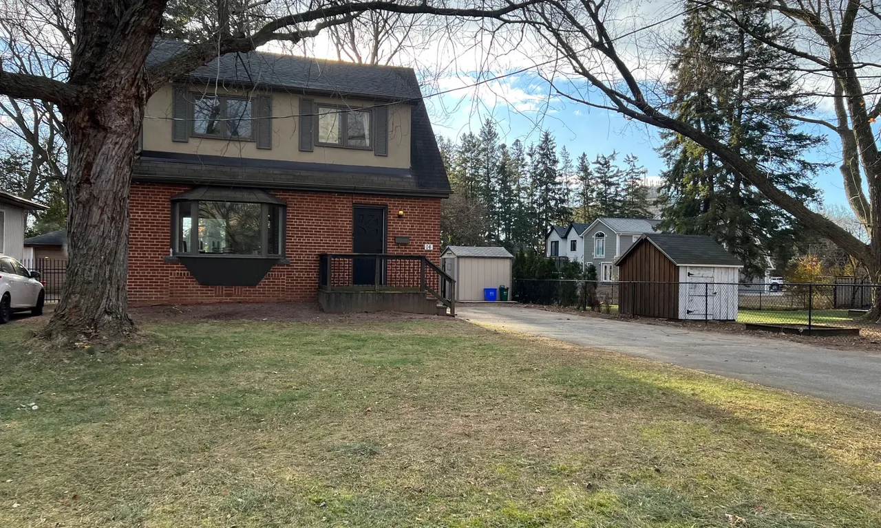 14 Townsend Ave, Burlington, ON L7T 1Y6