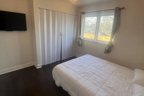 14 Townsend Ave, Burlington, ON L7T 1Y6