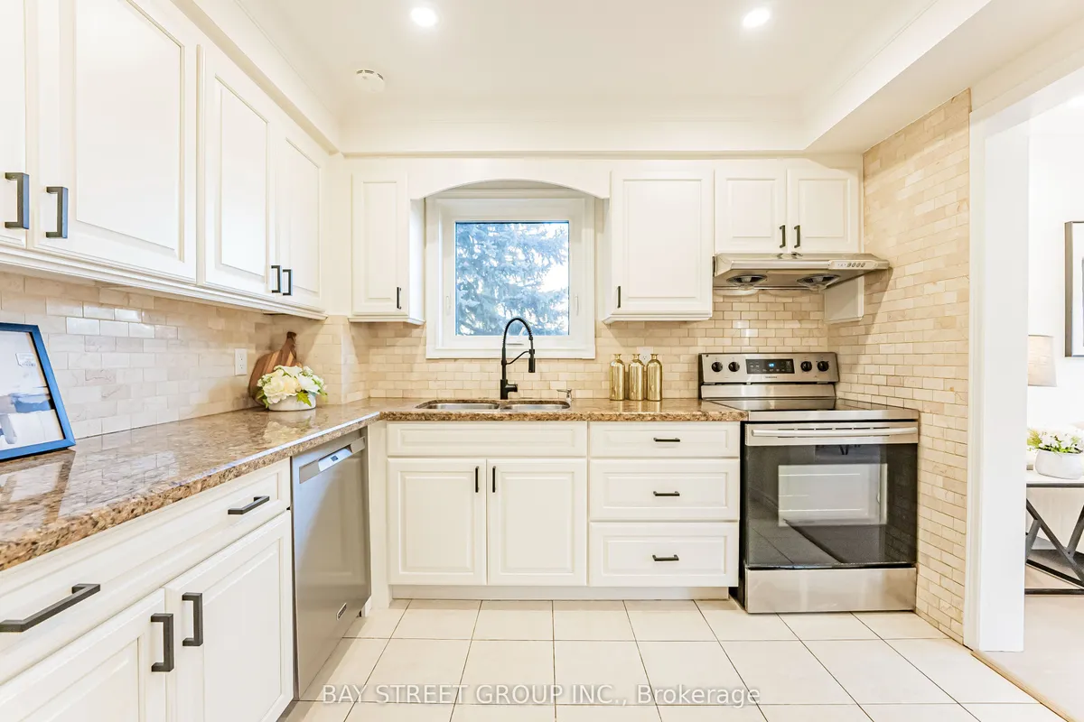 516 Steddick Court, ON L5R 3T1