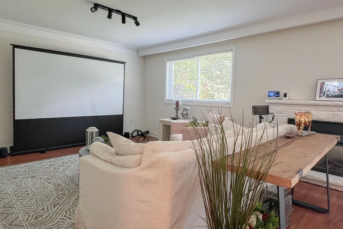 268 Mineola Road, ON L5G 2G3