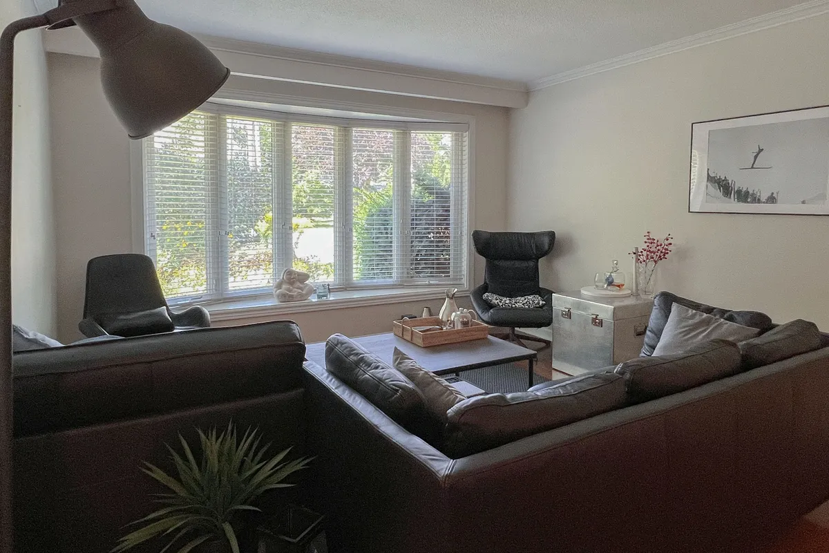 268 Mineola Road, ON L5G 2G3