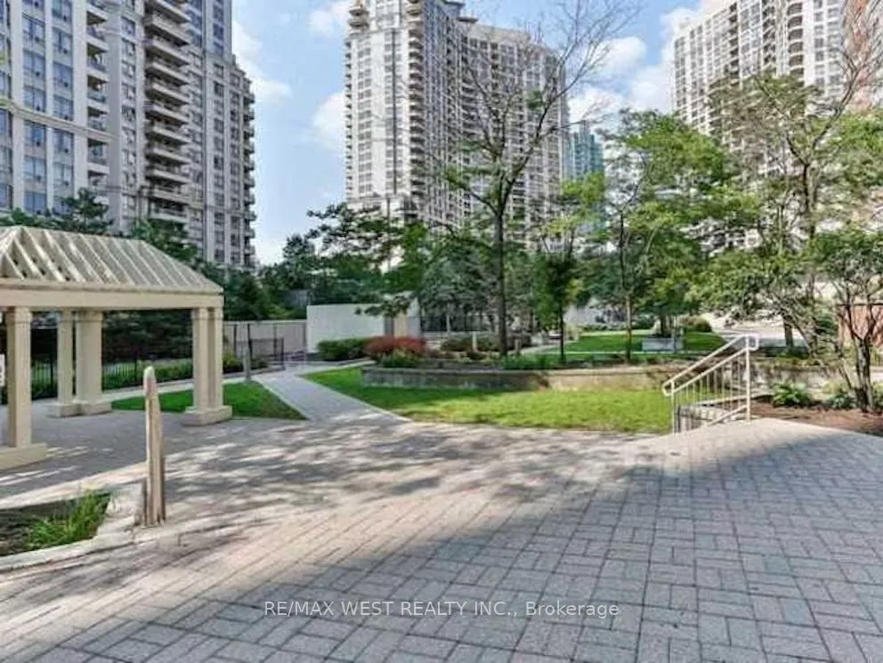 Condo Apt interior view at 335 Webb Dr Mississauga