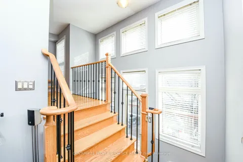 2343 Bankside Dr, Mississauga, ON L5M 6E2