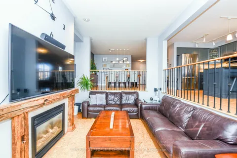 2343 Bankside Dr, Mississauga, ON L5M 6E2