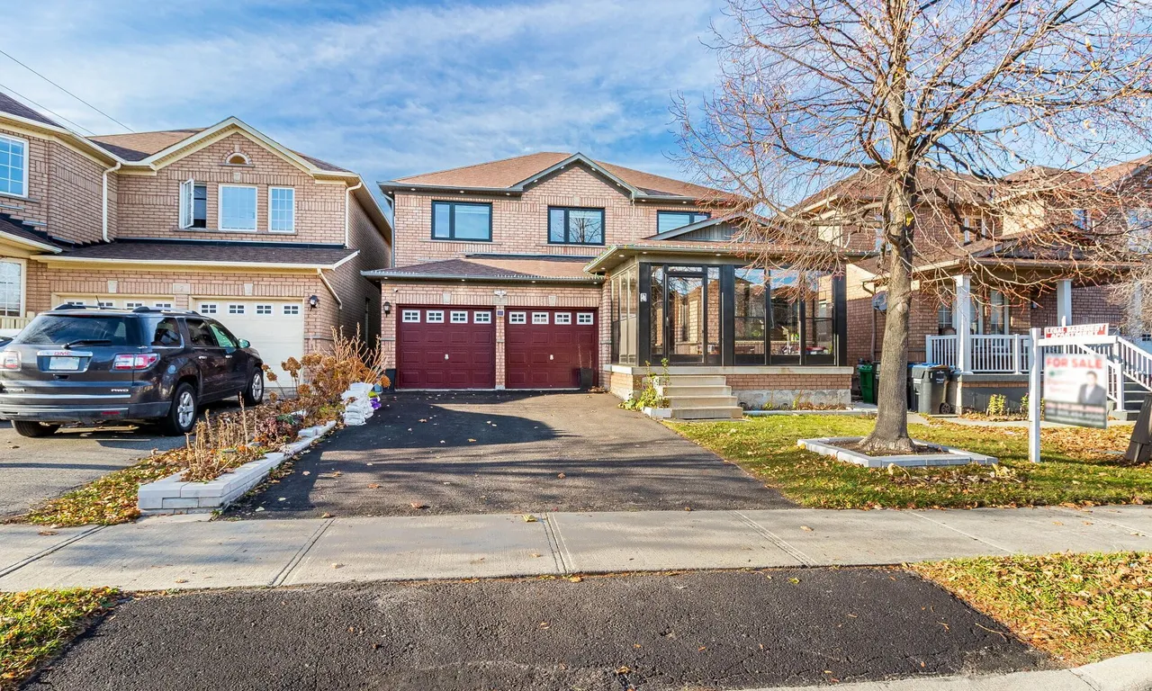 4 Fairhill Ave, Brampton, ON L7A 2A9