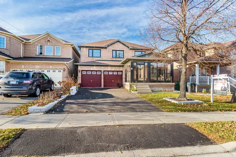 4 Fairhill Ave, Brampton, ON L7A 2A9