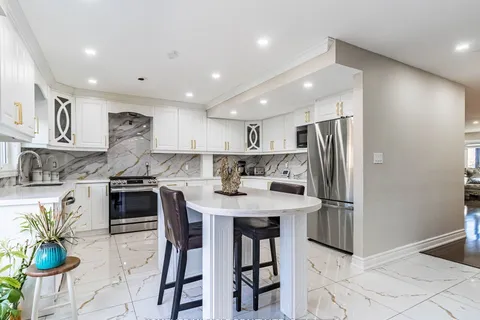 4 Fairhill Ave, Brampton, ON L7A 2A9