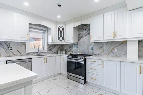 4 Fairhill Ave, Brampton, ON L7A 2A9