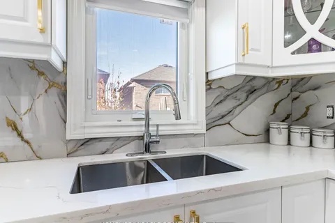 4 Fairhill Ave, Brampton, ON L7A 2A9
