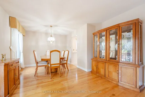3218 McCarthy Crt, Mississauga, ON L4V 3Z6