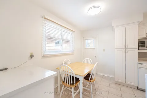 3218 McCarthy Crt, Mississauga, ON L4V 3Z6