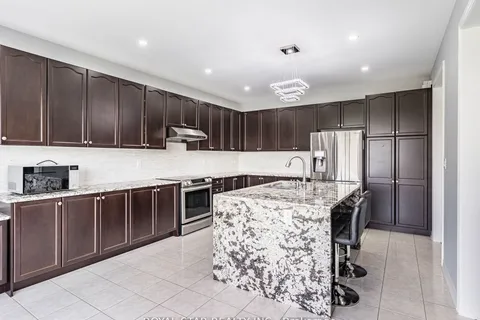 24 Bonnieglen Farm Blvd, Caledon, ON L7C 3X8