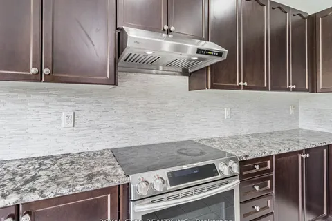 24 Bonnieglen Farm Blvd, Caledon, ON L7C 3X8