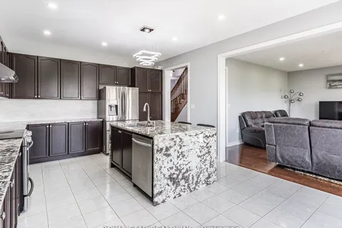 24 Bonnieglen Farm Blvd, Caledon, ON L7C 3X8