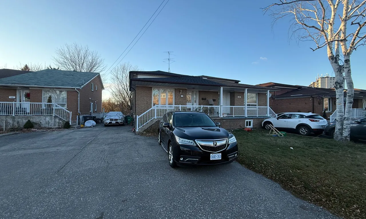 3444 Laddie Cres, Mississauga, ON L4T 1N1