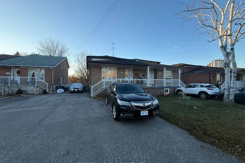 3444 Laddie Cres, Mississauga, ON L4T 1N1
