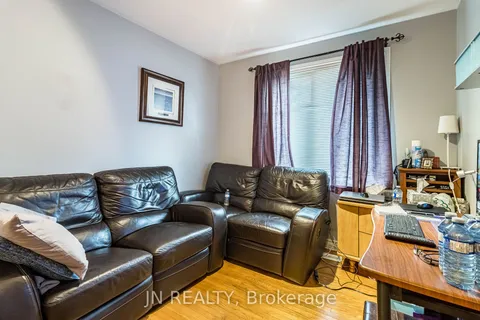 127 Verobeach Blvd, Toronto, ON M9M 1P8