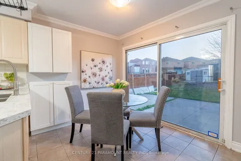 69 Narrow Valley Cres, Brampton, ON L6R 2M4