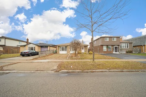 4211 Brandon Gate Dr, Mississauga, ON L4T 3K3