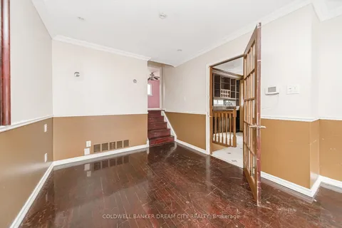 4211 Brandon Gate Dr, Mississauga, ON L4T 3K3