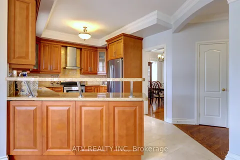 31 Shaver Ave, Toronto, ON M9B 3T2