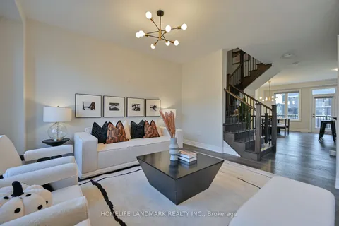 137 Stork St, Oakville, ON L6H 0X9