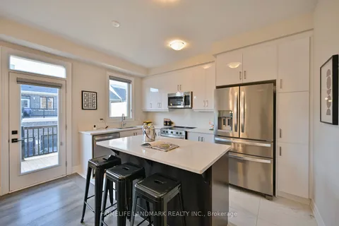 137 Stork St, Oakville, ON L6H 0X9