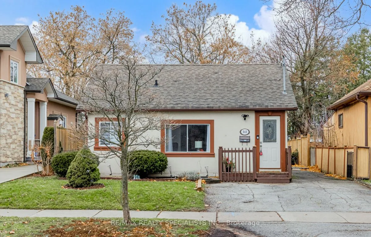 143 Stewart St, Oakville, ON L6K 1X8