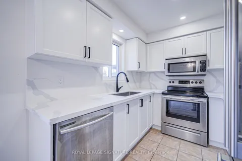 2302 Seton Cres, Burlington, ON L7L 6Y7