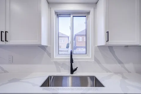 2302 Seton Cres, Burlington, ON L7L 6Y7