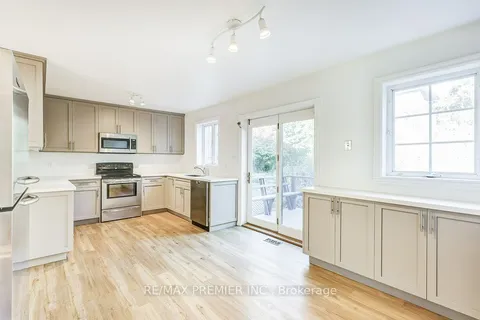 16 Woodvalley Drive, Toronto, ON M9A 4H1