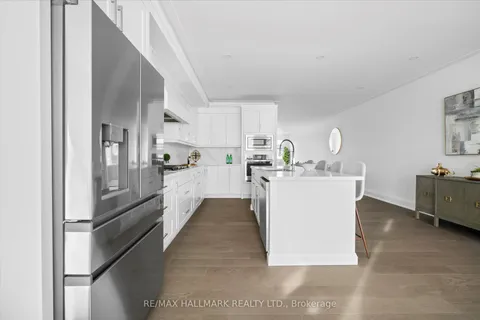 17 Antonio Court, Toronto, ON M9L 2J7