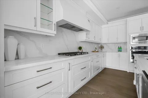 17 Antonio Court, Toronto, ON M9L 2J7
