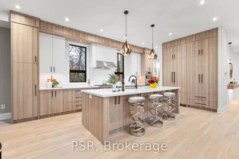 168 Kenollie Ave, Mississauga, ON L5G 2H8