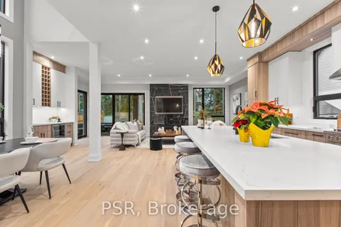 168 Kenollie Ave, Mississauga, ON L5G 2H8