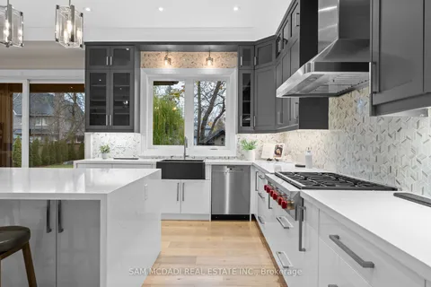 927 The Greenway, Mississauga, ON L5G 1P7