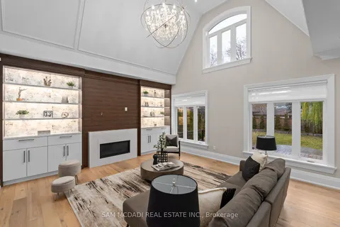 927 The Greenway, Mississauga, ON L5G 1P7