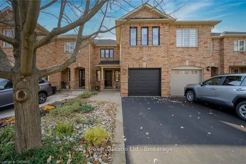 2493 Newcastle Cres, Oakville, ON L6M 4P3