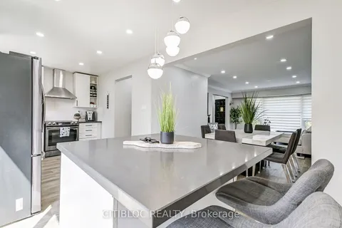 28 Navenby Cres, Toronto, ON M9L 1B2
