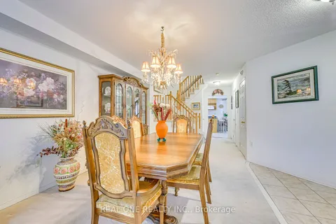 384 Kittridge Rd, Oakville, ON L6H 7K6