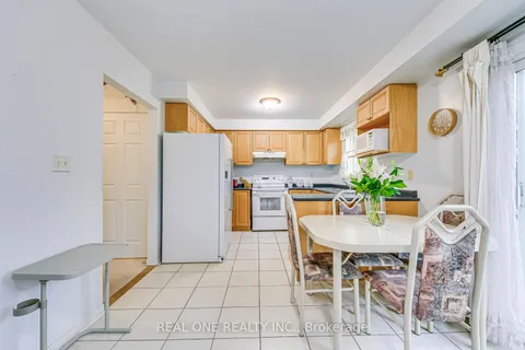 384 Kittridge Rd, Oakville, ON L6H 7K6