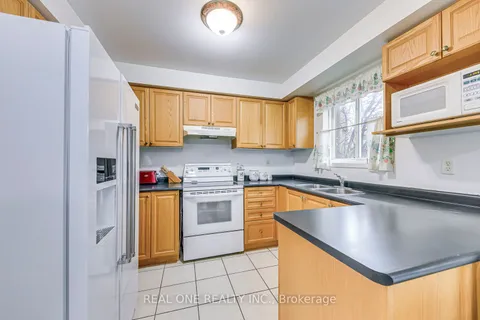 384 Kittridge Rd, Oakville, ON L6H 7K6