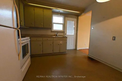 16 Guiness Ave, Toronto, ON M9W 3K9