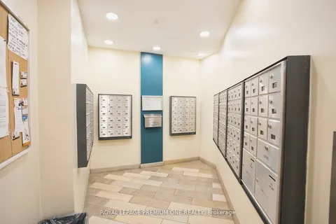 1600 Keele Street, Toronto, ON M6N 5J1