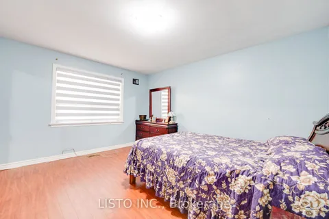 18 Demarco Blvd, Toronto, ON M6L 2W1