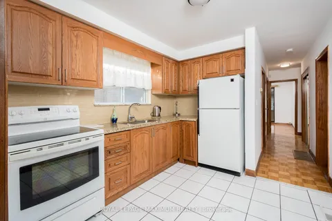 88 Plunkett Rd, Toronto, ON M9L 2J6