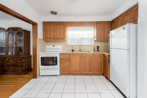 88 Plunkett Rd, Toronto, ON M9L 2J6