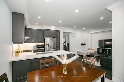 31 Saint Dennis Rd, Brampton, ON L6R 0B3