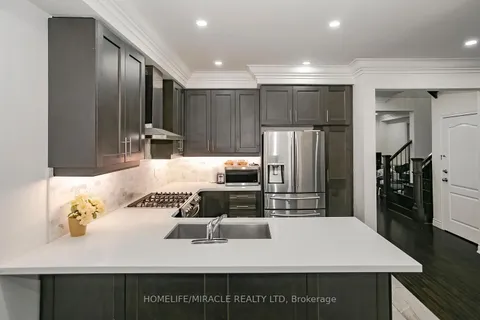 31 Saint Dennis Rd, Brampton, ON L6R 0B3