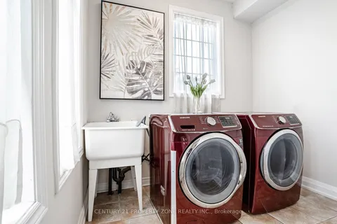 1 Traymore St, Brampton, ON L7A 2G2